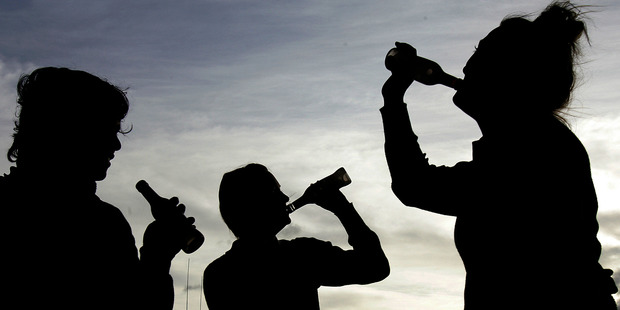 doctorneyro's tweet photo. En este #4deseptiembre se celebra el #díamundial de la #saludsexual y es un buen motivo para asociarlo al #alcohol.
¿Realmente son tan buenos amigos el #sexo y #beberalcohol?
https://t.co/XOiDwwL36O https://t.co/lakewmftXu