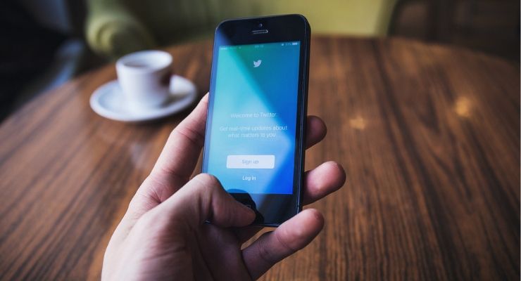 SPecesVoladores's tweet image. El nuevo formato de anuncio de #Twitter consiste en un carrusel o galería en el que los anunciantes van a poder mostrar varias de sus imágenes a la vez. Te contamos todas sus ventajas somospecesvoladores.com/blog/el-nuevo-… #Somospecesvoladores #RedesSociales