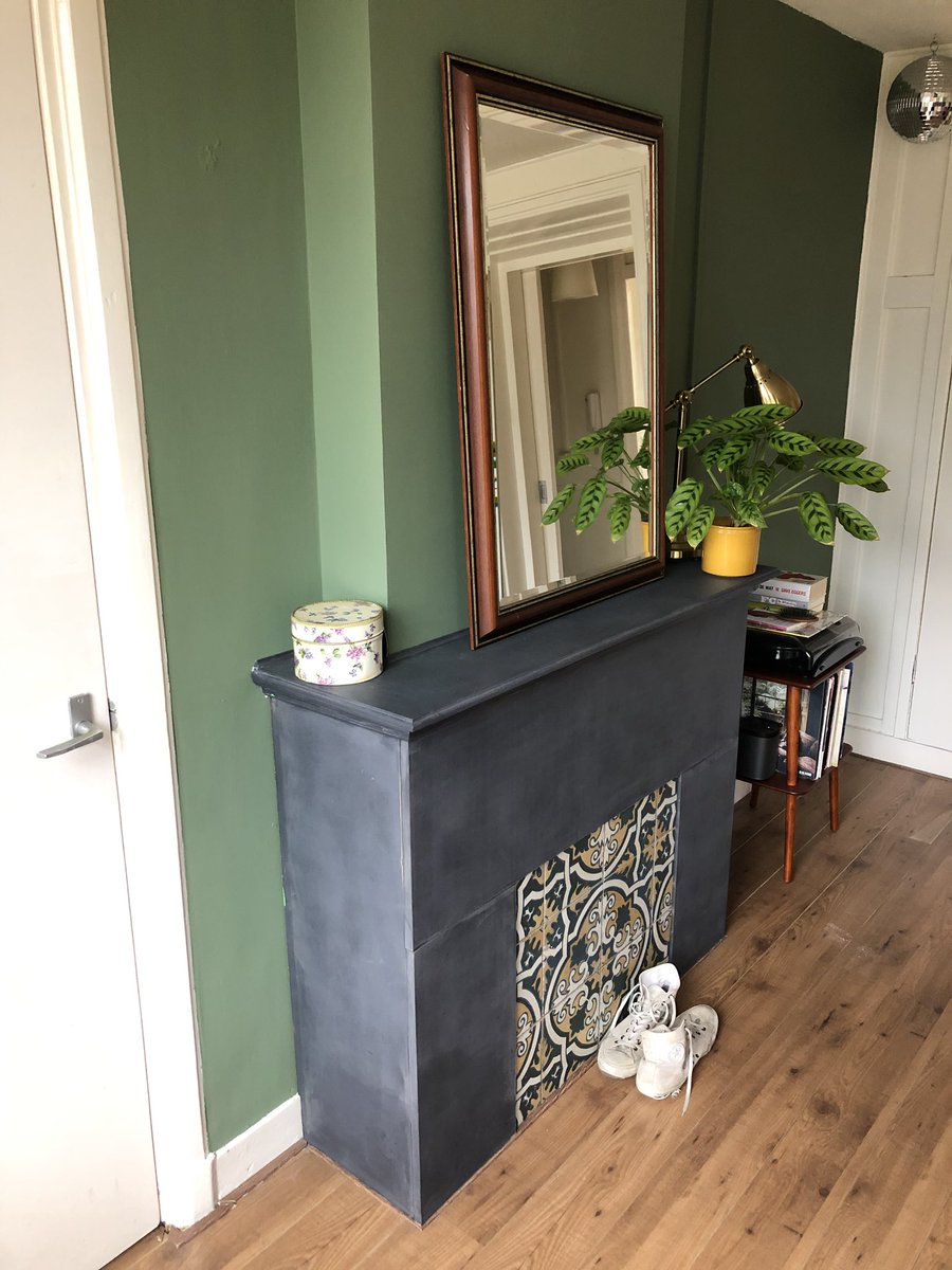 FrankvdLende's tweet photo. De allerlaatste update van project #groenemuur hier op twitter. Alles is geïnstalleerd, verf mooi opgedroogd en erg content met ‘t resultaat! We hebben nog verf over dus een extra muurtje in deze prachtige kleur sluit ik niet uit. Tot snel klusvrienden. Xx https://t.co/7RruXA7V0h