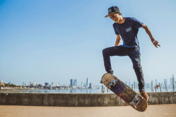 CouncilSCC's tweet photo. LRN 2 SK8: Always wanted to learn to #skateboard?
Grab a deck and join #SunshineCoast #entrepreneur Toby from #PeregianSprings and mentor #JoslynMinchinton for #OntrackSkateboarding in the #GIChallenge at Generation Innovation.
Check all the ideas at: https://t.co/XxiwQoGPXd https://t.co/G13BUIyVsD