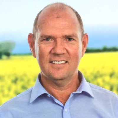 PhillipsLM's tweet photo. 'I don't believe that pesticides and chemical fertilisers are bad. It's how they are used, or abused, that can make them bad. They have their applications [targeted, when necessary, used correctly]' - Bill Crabtree (@NoTillBill) on Day 2 of the #NoTillConference. https://t.co/f63KiTAlRg