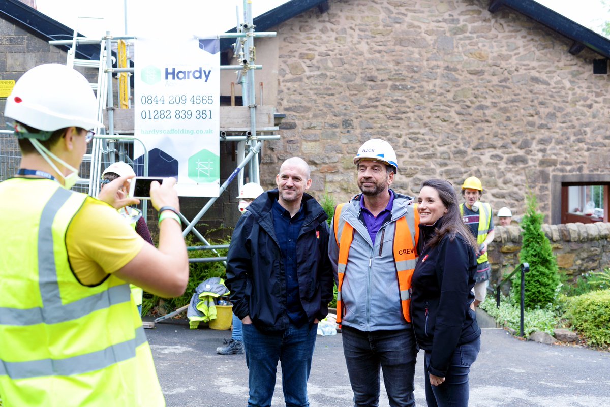 BBCCiN's tweet image. When you’re working this hard you need to refuel! 🤪

Thank you so much to @GreggsOfficial and @JustEatUK  for feeding up to 100 volunteers, (and purple shirts of course), on day one of the BBC Children in Need big build for @nightsafe! 

Now roll on the rest of the build. 😉
