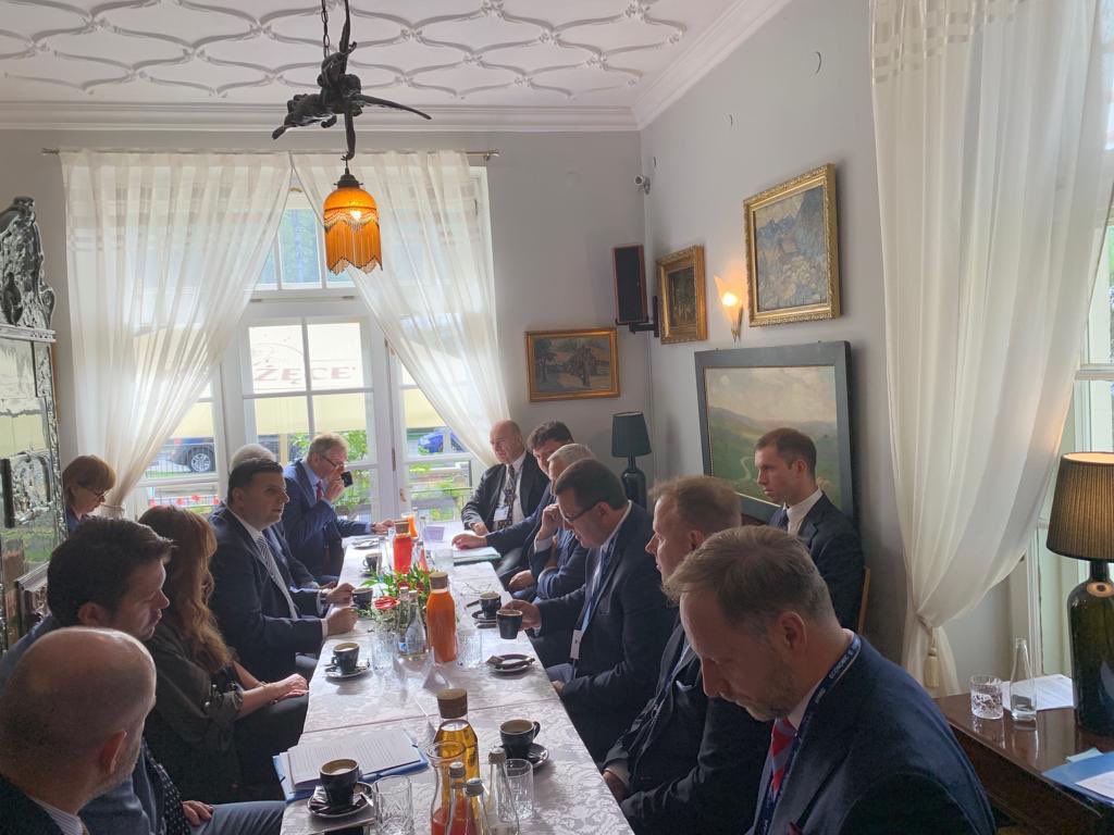 Working breakfast discussing 5G security with my CEE counterparts at the World Economic Forum in Krynica - Poland this morning.