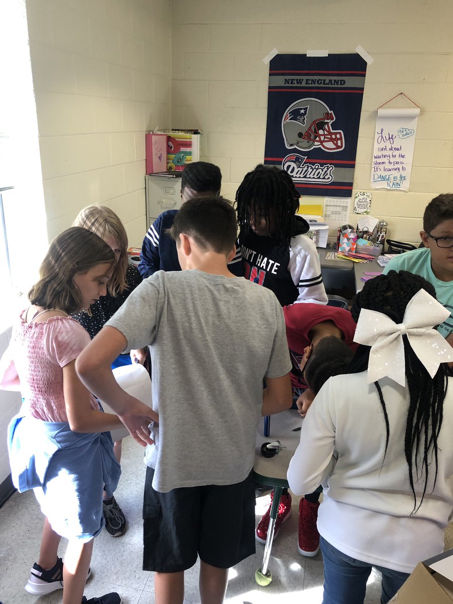 Mrs6Pierce's tweet photo. Using each other’s strengths to help build...#multipleintelligence #idratherbeadragon @mcooper968 @SMS_dragons https://t.co/RvVtv0sUhe