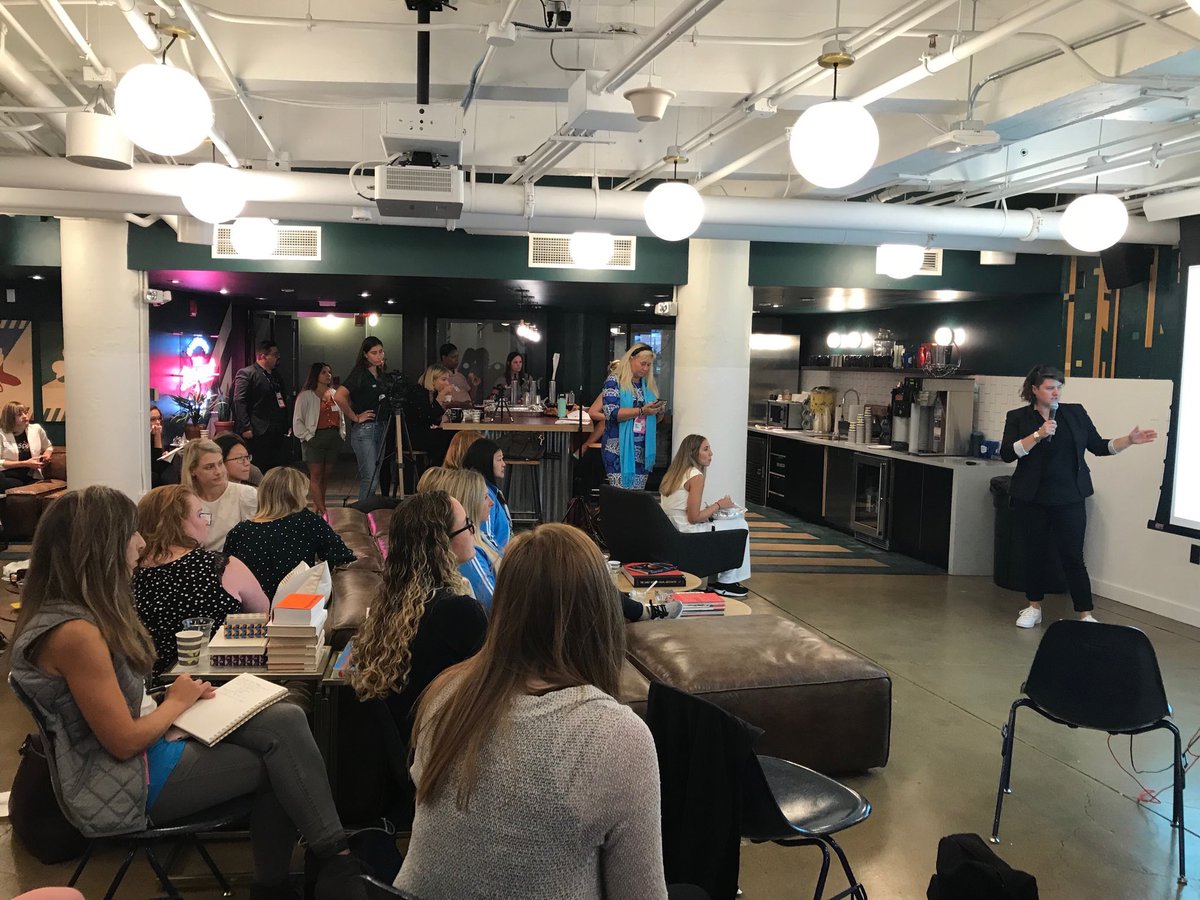 JenniferVanLent's tweet image. Great tips from 23 about harnessing the power of video for your flywheel journeys  @TwentyThree #WomeninTech breakfast #INBOUND19 @HubSpot