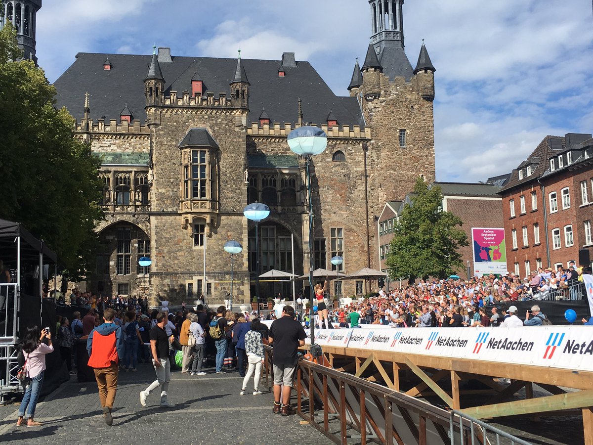 Historisches beim 15. NetAachen-Domspringen. Laura Giese, erste Aachenerin auf der Staabhochsprunganlage auf dem Katschhof erfolgreich. #nad2019 #domspringen #aachen #netaachen