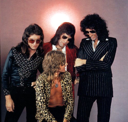 BoredWeb3's tweet photo. Queen in 1974. 📷 Mick Rock https://t.co/8DsvgeNG0f