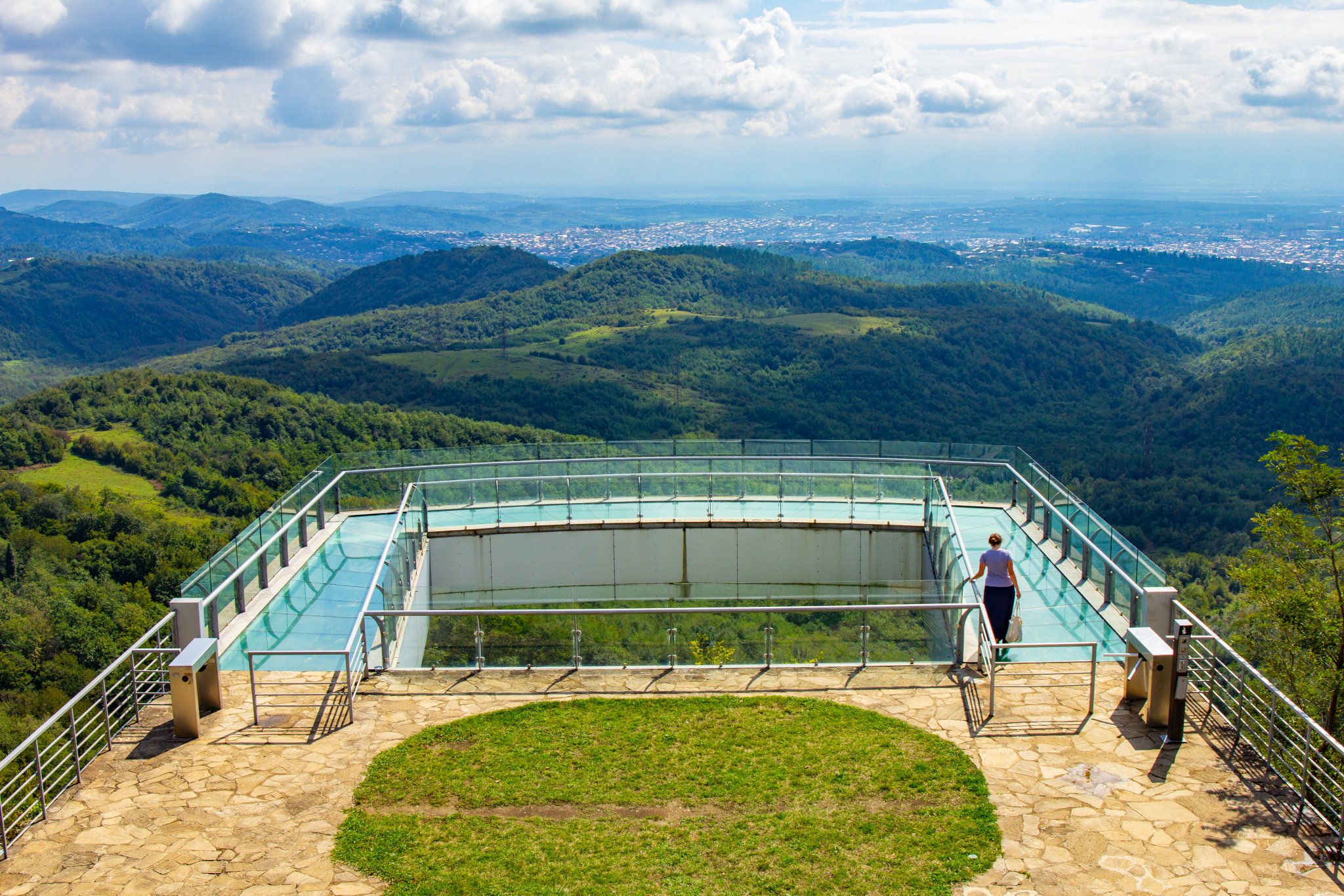 Koln Bonn Airport Nervenkitzel Uber Unberuhrter Natur Wer Den Skywalk Im Georgischen Naturpark Sataplia Selbst Begehen Mochte Kann Ab Sommer Mit Wizzair Ins Nahegelgene Kutaissi Fliegen Bereits Ab Dezember Erweitert