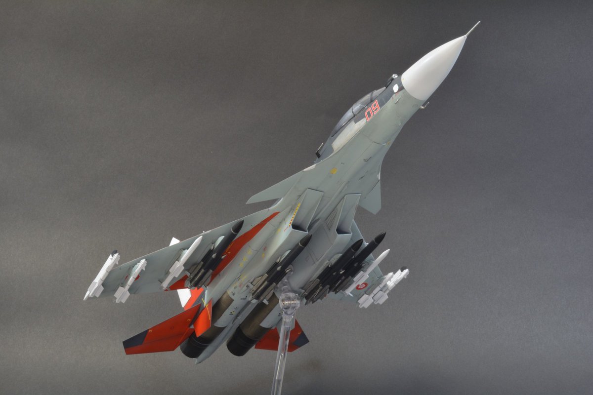 bal118's tweet photo. エースコンバット7より、ズベズダ1/72 Su-30SM" ミハイ・ア・シラージ"できました。ファーバンティ防衛時の装備にしたら自重でアクリルスタンドが折れたり、白色マーキングで難儀しましたが形に出来て満足です。 https://t.co/ytAQSa0IYM