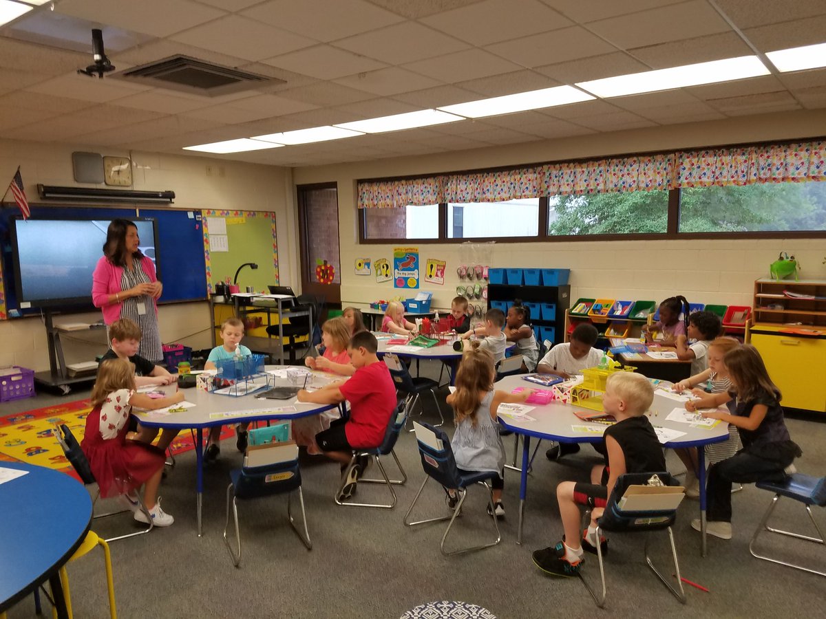 SunnysideDCPS's tweet photo. Day 2 under way here at Sunnyside. What a great day for learning! https://t.co/YMVpzOZqr6