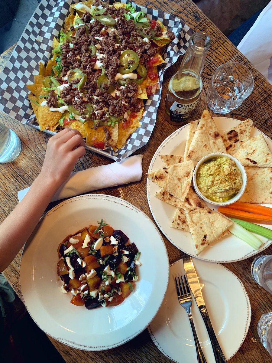 ShoeTease's tweet photo. Celebrating #TIFF2019? Join the #Foxathon at @foxonjohn106!
From Sept 5-15th they’ll be open 24/7, featuring a fab menu, with drinks served until 4am 🍸🍹🥂
PS: their loaded nachos & specialty cocktails are heavenly ❤️ #hosted https://t.co/8J4xjfiFL1