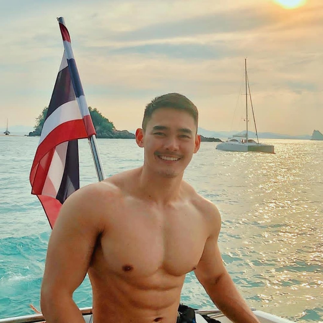 htmuscle's tweet photo. အျပံဳးေတြကအသက္...
#asian #muacle #fitness #hunk #model https://t.co/XXg4VOekp2