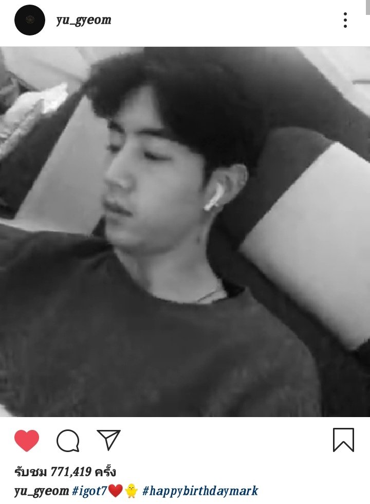 MBT4237's tweet photo. น้องชายลง                  VS              แฟนลง https://t.co/QxE8eE8qUa