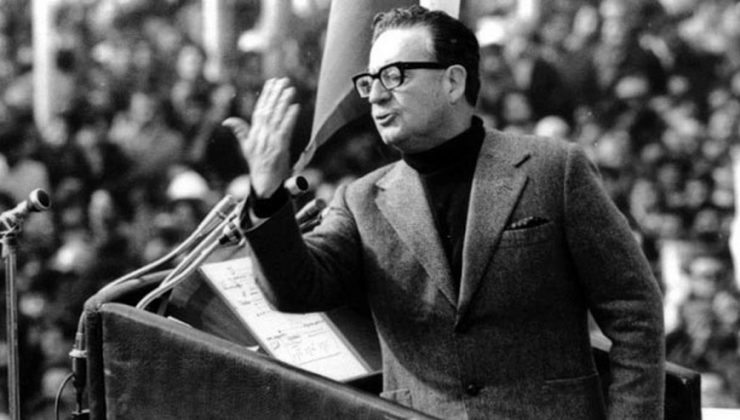 taniasandinista's tweet photo. #4Sep 

1970: 

 Salvador Allende con el movimiento Unidad Popular, ganó las elecciones presidenciales en Chile. 🇨🇱

.."Hemos triunfado para derrocar definitivamente la explotación imperialista, para terminar con los monopolios, para hacer una profunda reforma agraria"..
#PLOMO19 https://t.co/XuRrrPyPhr