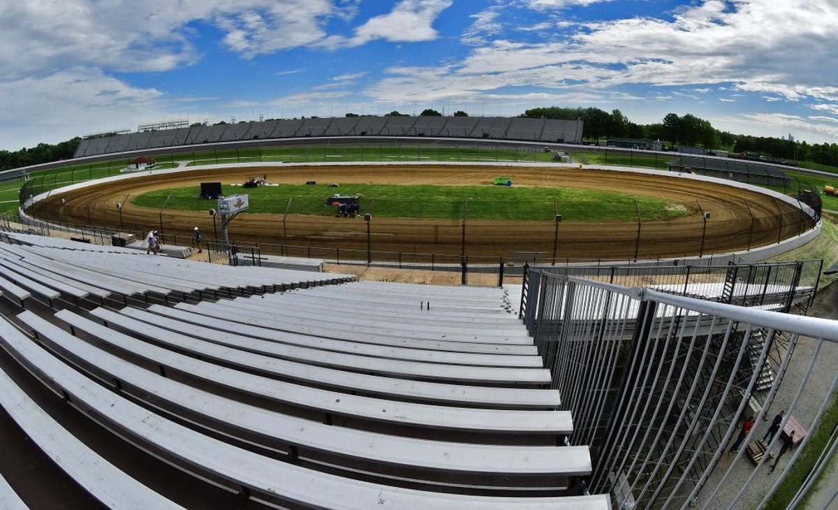 Who’s excited to get to <a href="/IMS/">Indianapolis Motor Speedway</a> tonight to kickoff the BC39?  #bcforever #chalkstix #americanmade #ims #worldsgreatestracecourse