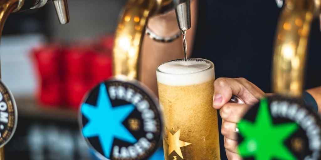 PebbleMagazine's tweet photo. Enjoy a sample sip and a scintillating, #sustainable tale by @FreedomBrewery THIS SUNDAY 8th September, at pebble pops up #StJamesmarket.
🍻In the SMEG showroom from 13:30 – 14:00 BST.
🍻Enjoy their #vegan, #organic brew whilst you hear their story.
https://t.co/Eko5PtL3MA https://t.co/7qbnISxfEf