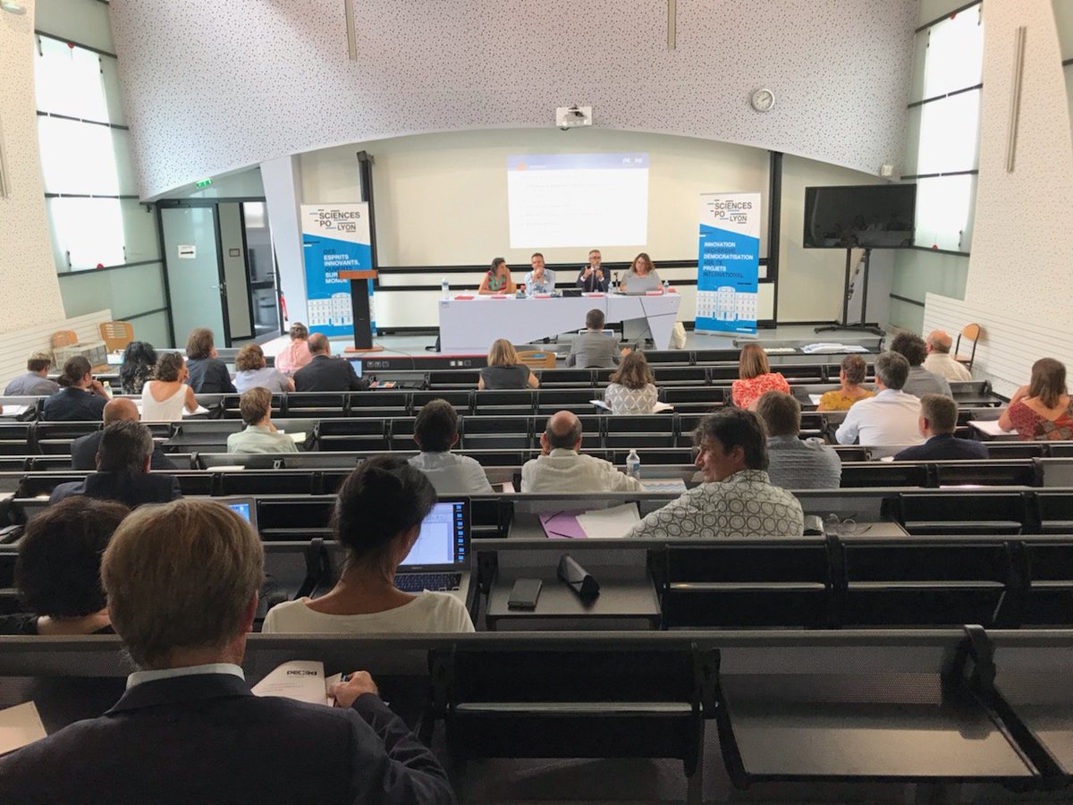 ScPoLyon's tweet photo. #PECED | Réunion de rentrée aujourd'hui sur le Programme Égalité des Chances et Démocratisation (PECED) présidée par @RenaudPayre, directeur de @ScPoLyon. Au programme : présentation et discussions avec les proviseurs des lycées partenaires + d'infos ➡️ https://t.co/QzhYr6ezIl https://t.co/CvNgceOITs