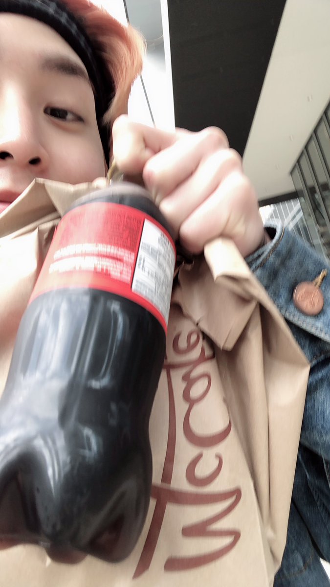 CUBE_PTG's tweet photo. [#신원] Morning Mcmorning in Toronto! https://t.co/YpjnhLwF0i