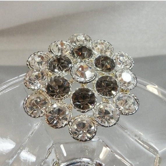 WaalaaStore's tweet photo. Rhinestone Brooch. Smoky Black and Clear Rhinestones. Snowflake. waalaa. #vintage #antique #shopping #jewelry #jewellery #gifts #wedding #etsy https://t.co/sACX9dVfwv