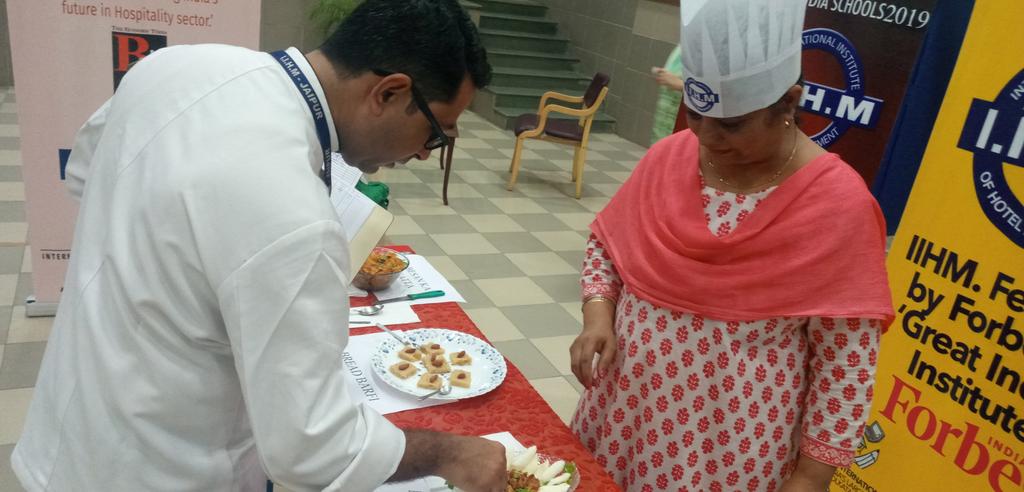 khushbuIIHM's tweet photo. Today we r in #sanskarschool 4 the #prelim round of #teacherschef  @iihmhotelschool #iihmjaipur
#teacherschef #teacherslife
#cooking #hospitalityrocks
#foodfood #foodporn
#foodpresentation
#iihm3bestyears
#myiihm #iihmrocks #cheftable
#foodphotography #foodtasting @subornobose https://t.co/3LDGEB3K0F