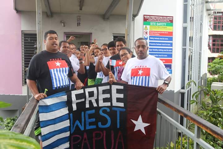 YoungsolwaraP's tweet photo. Thread:
In the last 3 weeks, there has been an escalation of violence, arrests, media blackouts and killings by Indonesia security forces in West Papua and parts of Indonesia.
#IndonesiaStoptheGenocide #Pacific4WestPapua #Fiji4WestPapua #IndoNOTNesia #Indonesia #FreeWestPapua https://t.co/kTz7KjtNyF