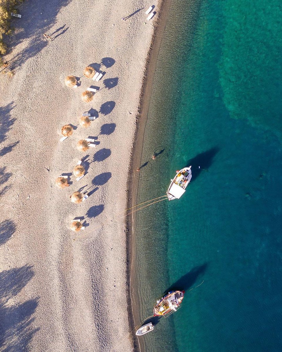 🌿Untouched Nature + 💦Turquoise Water = 🏖 Agios Minas beach in #Karpathos. A Great combo for a great splash!😉#AegeanLikeNoOther | #RegionOfSouthAegean

📸 @ minaslyris (via IG)👏
