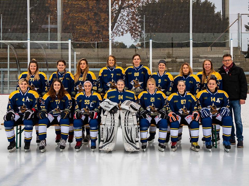 SwissHockeyGirl's tweet photo. #EHCPostBern - Stolz dürfen wir AXA zu unseren Sponsoren zählen!
Ohne externe Unterstützung können wir unser teures Hobby auf dem «Gletscher» nicht so zielstrebig und mit hohen Ambitionen ausführen. HERZLICHEN DANK für die finanzielle Unterstützung! 💙💛
@AXA_Schweiz https://t.co/J9R5jxaAcj