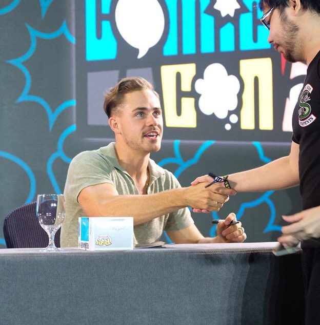 archivesdacre's tweet photo. 📷 • Dacre Montgomery at Comic Con Asia #Day1 (2018) https://t.co/i7cyGxKeIa