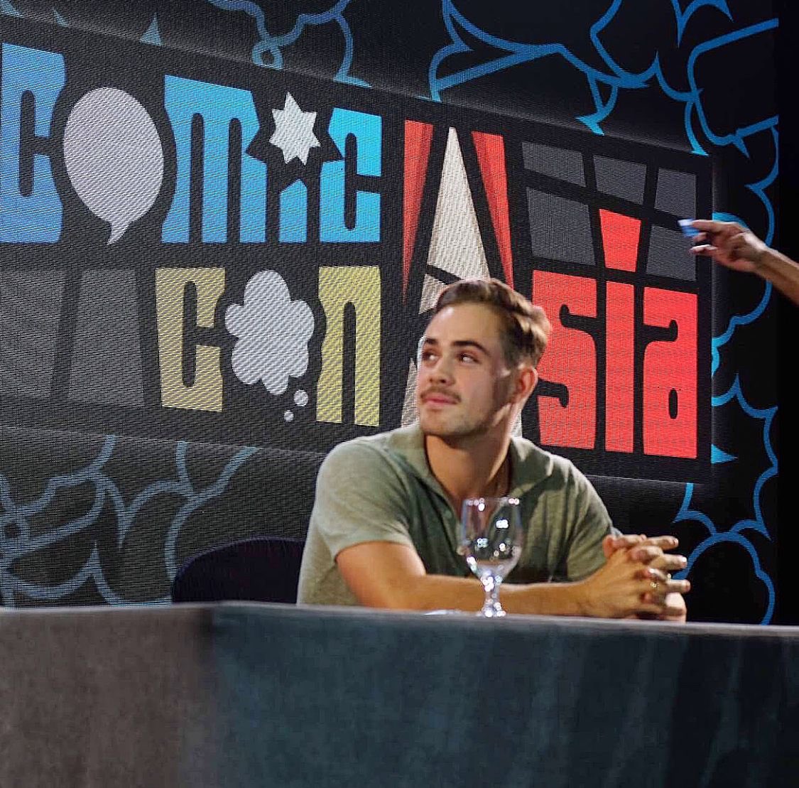 archivesdacre's tweet photo. 📷 • Dacre Montgomery at Comic Con Asia #Day1 (2018) https://t.co/i7cyGxKeIa