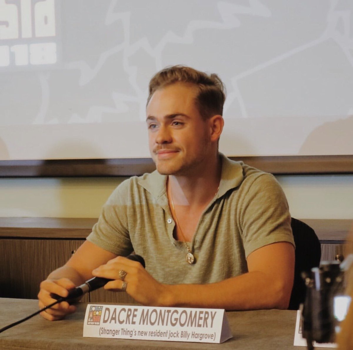 archivesdacre's tweet photo. 📷 • Dacre Montgomery at Comic Con Asia #Day1 (2018) https://t.co/i7cyGxKeIa