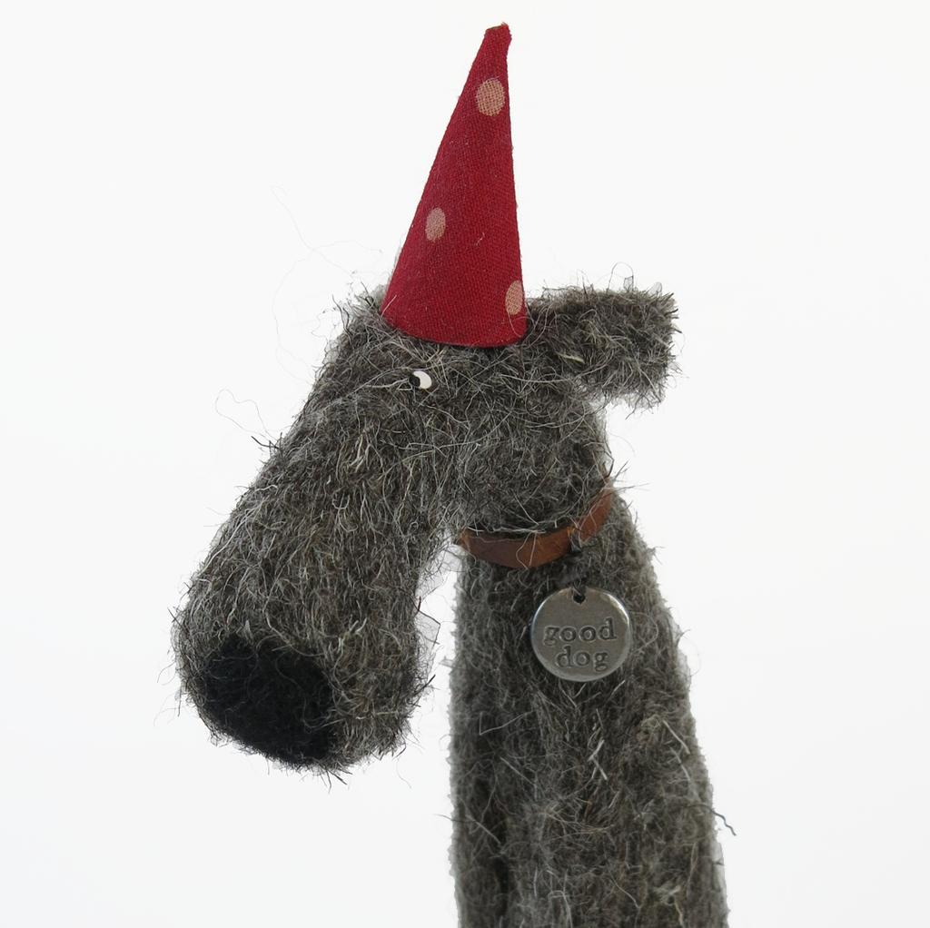 make_southwest's tweet photo. Artist Kate Toms is our #meetthemaker on 9 Sept 2pm-4pm: #DevonGuild Member & #mixedmedia artist Kate is here live to chat to as part of #DevonOpenStudios2019 Kate will answer your questions about how she creates her characters and animals. #felt #felting #animal #dog #doggo https://t.co/MPnheD5mFr