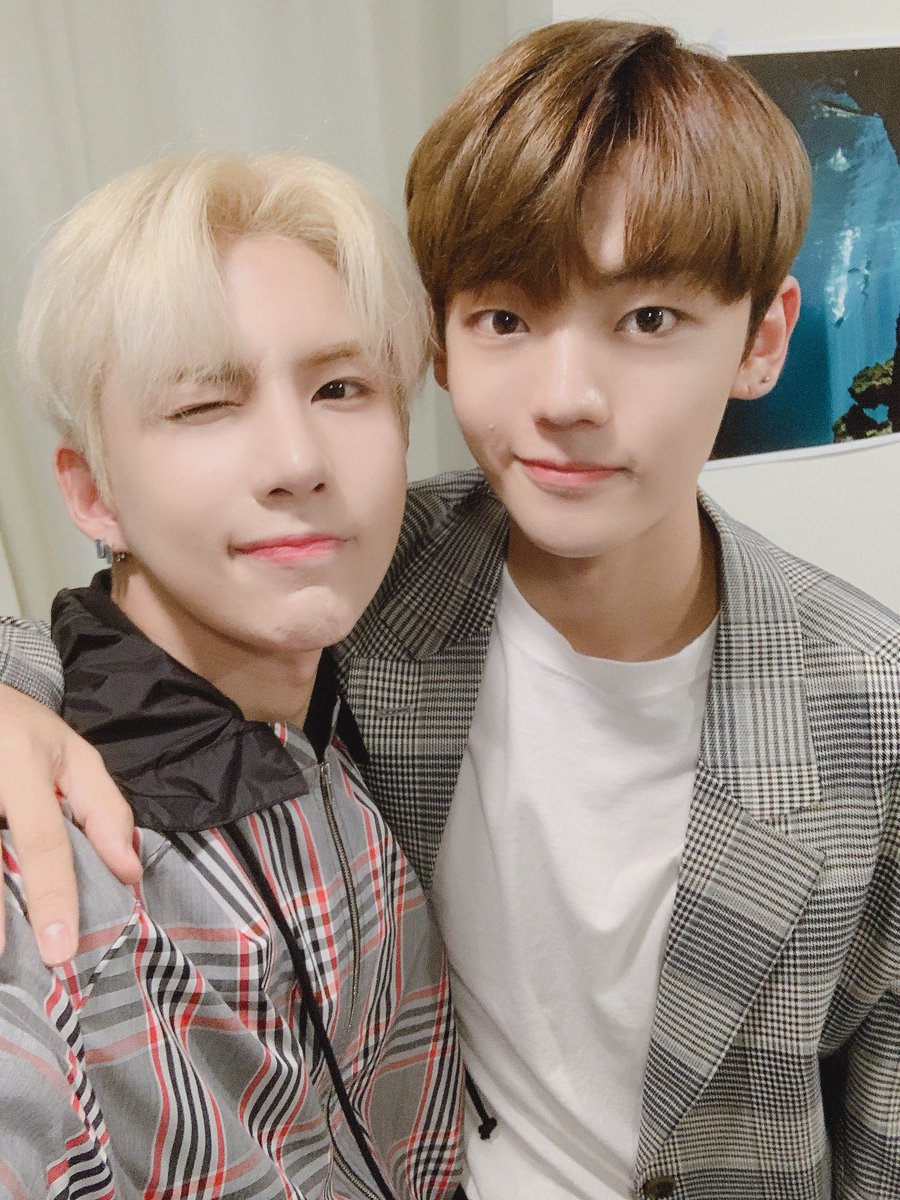 ACE_Cream_'s tweet photo. [Trad] [#ACE_MOBRO]
🤖💩
Nos veremos no app Vlive há 5 minutos? 

@official_ACE7
#에이스 #ACE #초이스 #CH🌍ice https://t.co/DwxPkAlEvZ