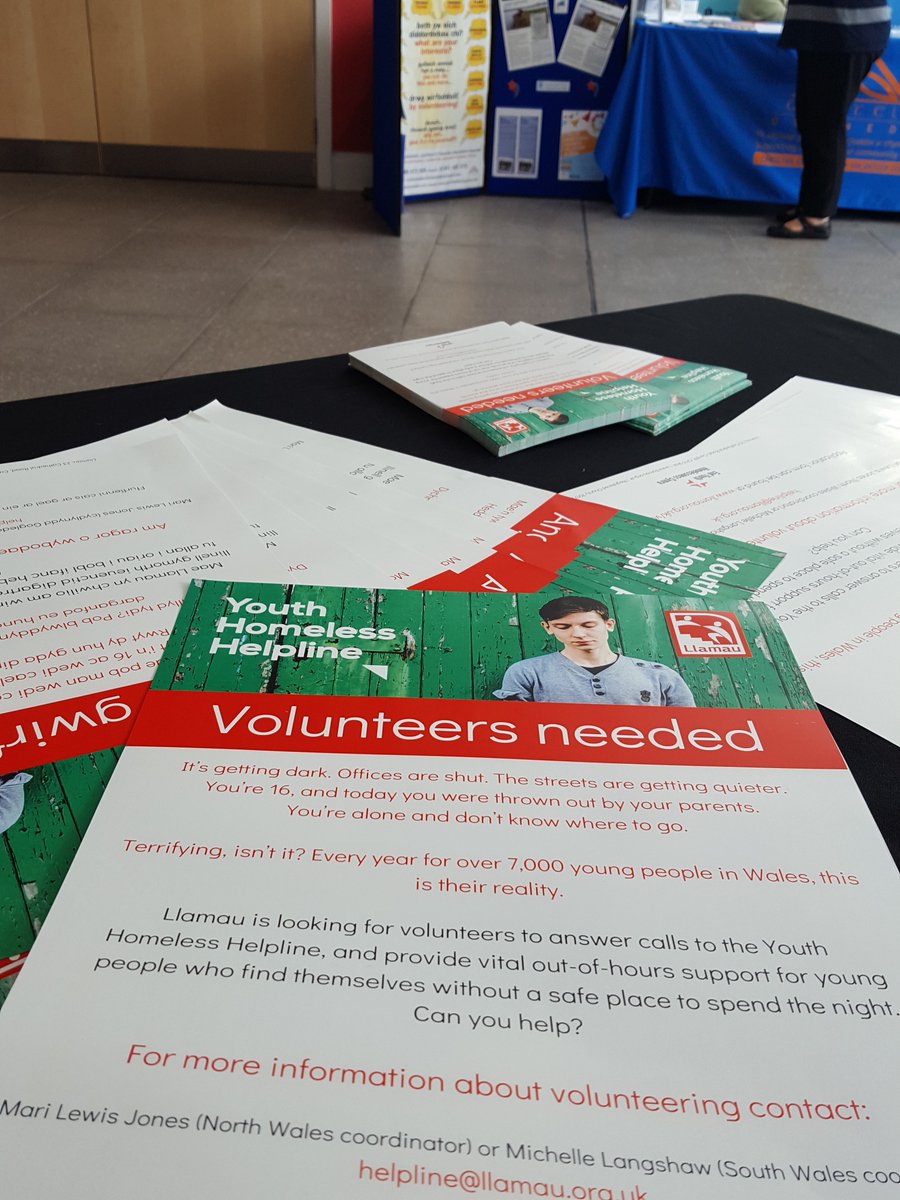 Ffair gwirfoddoli Pontio volunteering fair <a href="/LlamauUK/">Llamau</a> <a href="/PontioTweets/">PontioTweets</a> @Hugh_EYHC  #volunteers