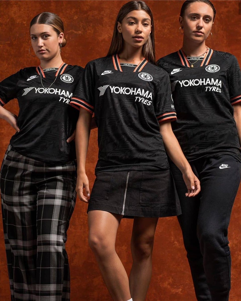 CISCkarimun's tweet photo. Introducing the new @nikefootball 2019/2020 third kit!🔥

Taking inspiration from the 1990s, the shirt featured colours from one of the club's most Unforgettable away strips and the Nike Futura logo reflecting iconic kits of the past https://t.co/bWGahZll84