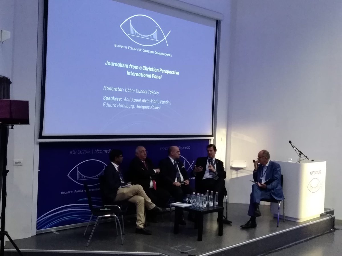 FedeCenci's tweet photo. Al @BudapestForumCC si parla di giornalismo da una prospettiva cristiana. Interviene l'ambasciatore ungherese presso la Santa Sede, @EduardHabsburg #BFCC2019 https://t.co/L7VOJLOgru