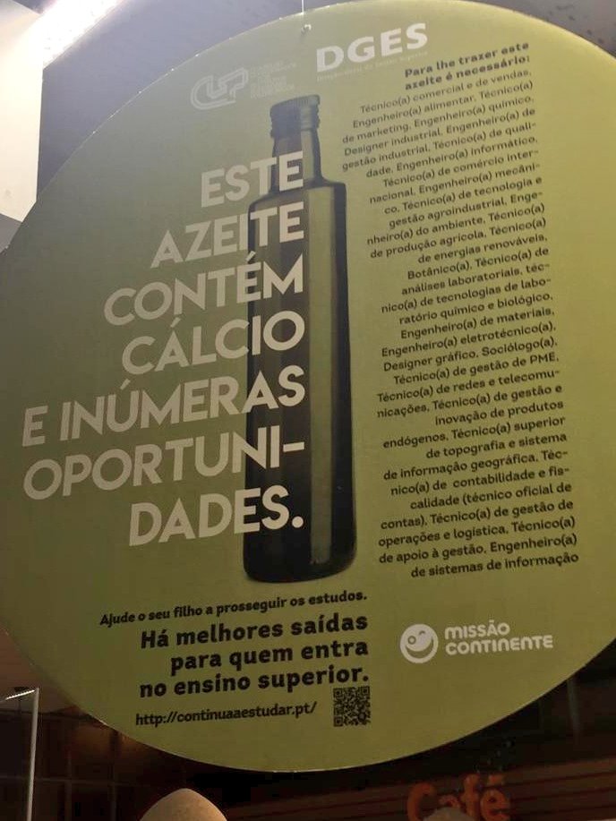 ciencia_pt's tweet photo. "Há melhores saídas para quem entra no ensino superior" é o lema da campanha de sensibilização das famílias e jovens para as vantagens do ingresso no Ensino Superior a decorrer nas lojas @Continente_PT, uma iniciativa conjunta com a @dges_pt e #CCISP https://t.co/GM372PoP9i 👩‍🎓👨‍🎓 https://t.co/Y0aF7Pwgax