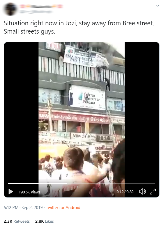 1. This video of a burning building showing people trying to escape by jumping or climbing down the side is from #India. It’s not from Bree Street in #Johannesburg. bit.ly/2Ut45i1