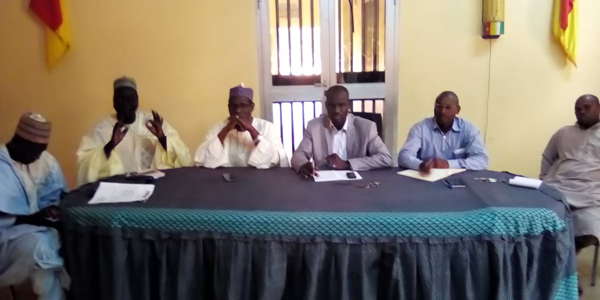 CYagoua's tweet photo. Réunion entre la les autorités administratives de l'arrondissement de Yagoua et les commerçants de la ville de Yagoua suite aux échanges pour la réalisation des boutiques modernes dans la ville de Yagoua https://t.co/kI71Hdo7Oj