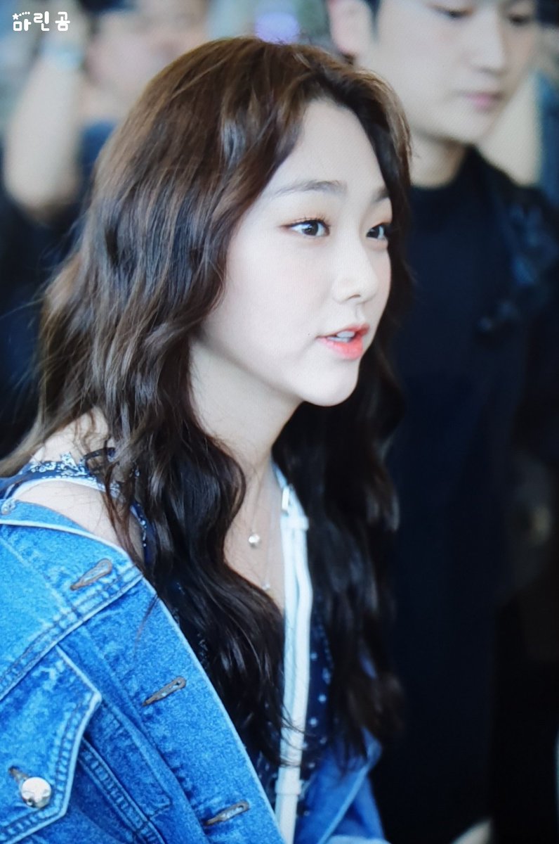 Marin_GomEda's tweet photo. 190904 GMP 미나 출국 프리뷰

#구구단 #GUGUDAN #강미나 #미나 #Kangmina #mina https://t.co/p09ykKjj2z