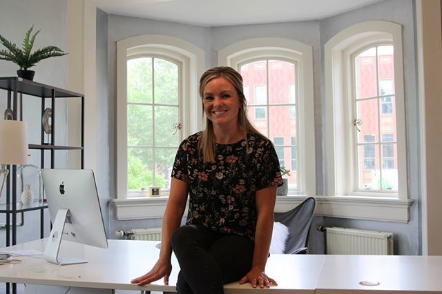 Mogen we Nienke even aan jullie voorstellen? Deze internetmarketeer heeft enorm veel kennis en ervaring, is gezellig en loopt ondanks alles totaal niet naast haar schoenen 👟. Welkom Nienke! 👋🏻
•
•
•
#limesquare #enschede #hengelo #oldenzaal #almelo #… ift.tt/2LjnMG1