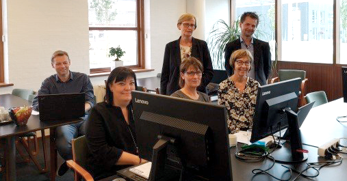 Proloen's tweet photo. Lønkonsulent Signe og Branchechef Tina er i dag, sammen med vores IT partner Complea, på besøg hos vores fælles kunde TL Byg A/S.
#ProLøn og #Complea – en stærk løsning til byggeriet.
https://t.co/FAF3U3edcL https://t.co/5mpieYtST1