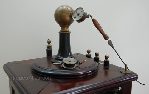 antiques_atlas's tweet image. Electrotherapy Machine by Victor Electric Corps #antiques listed by Jason Clarke Antiques @jasonclarkeltd antiques-atlas.com/antique/electr… facebook.com/antiquesatlas/  #ElectrotherapyMachine #Vintagetechnology