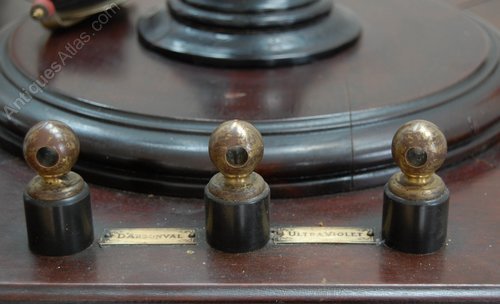 antiques_atlas's tweet image. Electrotherapy Machine by Victor Electric Corps #antiques listed by Jason Clarke Antiques @jasonclarkeltd antiques-atlas.com/antique/electr… facebook.com/antiquesatlas/  #ElectrotherapyMachine #Vintagetechnology