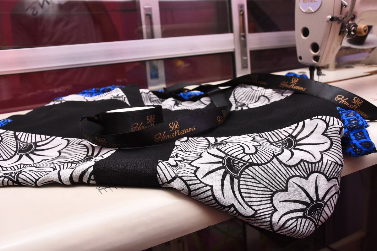 _TolZ's tweet photo. Shop Naija, Wear Naija ,Love Naija.

Follow @hemsseams and Tolu_Mathias IG for more. https://t.co/zT5g4OnK2m