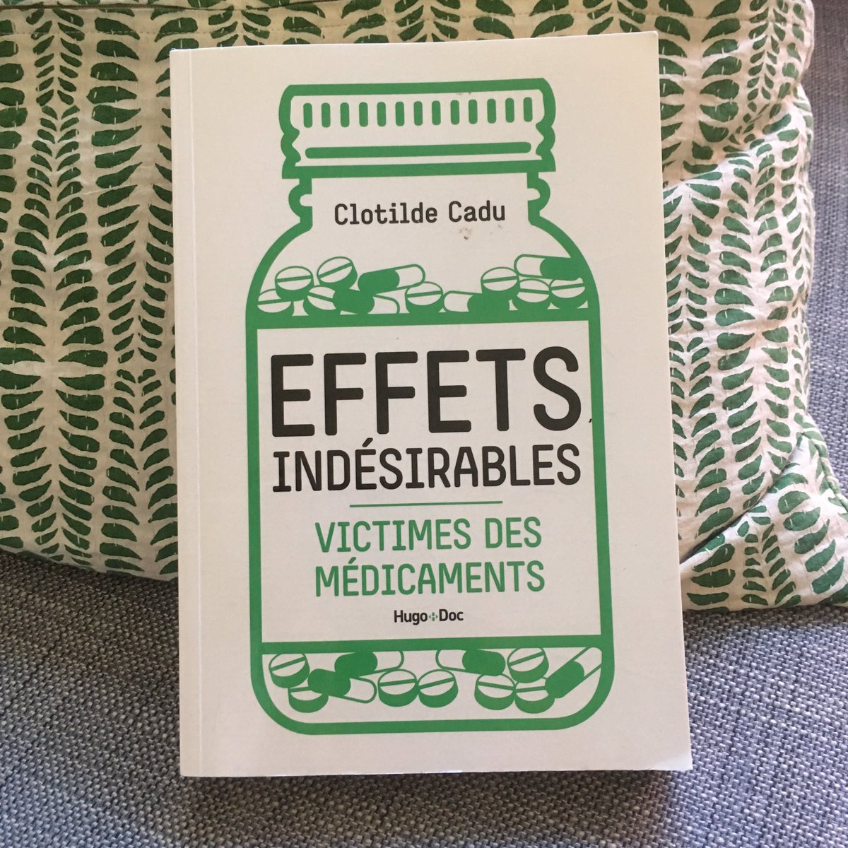 sarahpwatson's tweet image. The best book I have read in a while about #pharmacovigilance. This french journalist higlights real world patient stories in France about #sideffects and the struggles to get them acknowledged as such and to get someone to take responsibilty. #effetsindesirables #clotildecadu