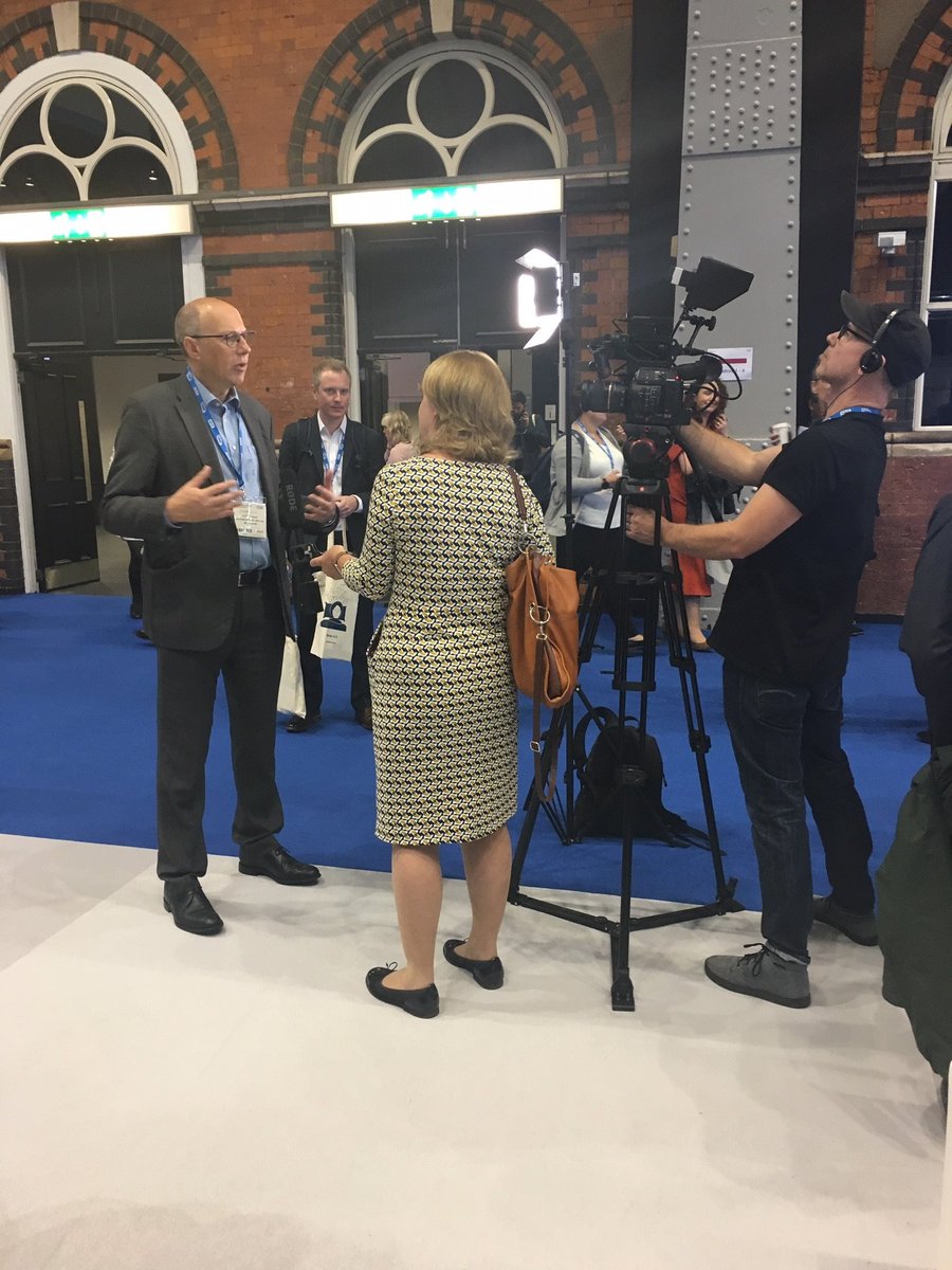 HealthInnovNet's tweet image. Professor Stephen Powis Medical Director @NHSEngland talks to @carokenyon about the key frustrations for health and care innovators main being difficulty to spread. He says ‘the AHSNs are a real catalyst to help our innovators spread their innovative and new ideas’ #Expo19NHS