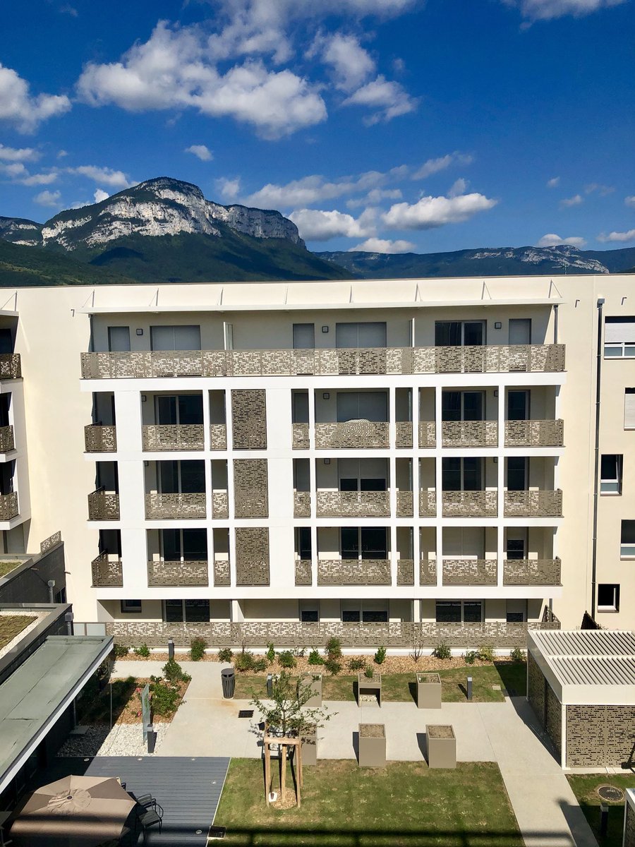 Hier, j’ai eu le plaisir d’inaugurer la nouvelle résidence <a href="/SenBassens/">Senioriales de Bassens-Savoie</a> au cœur du <a href="/GrandChambery/">Grand Chambéry</a> sous un ☀️ radieux. Nous remercions toutes celles et ceux qui ont œuvré à la réussite de cette première implantation en <a href="/SavoieDepart/">Savoie Département</a> 👍
#seniors #BienVieillir