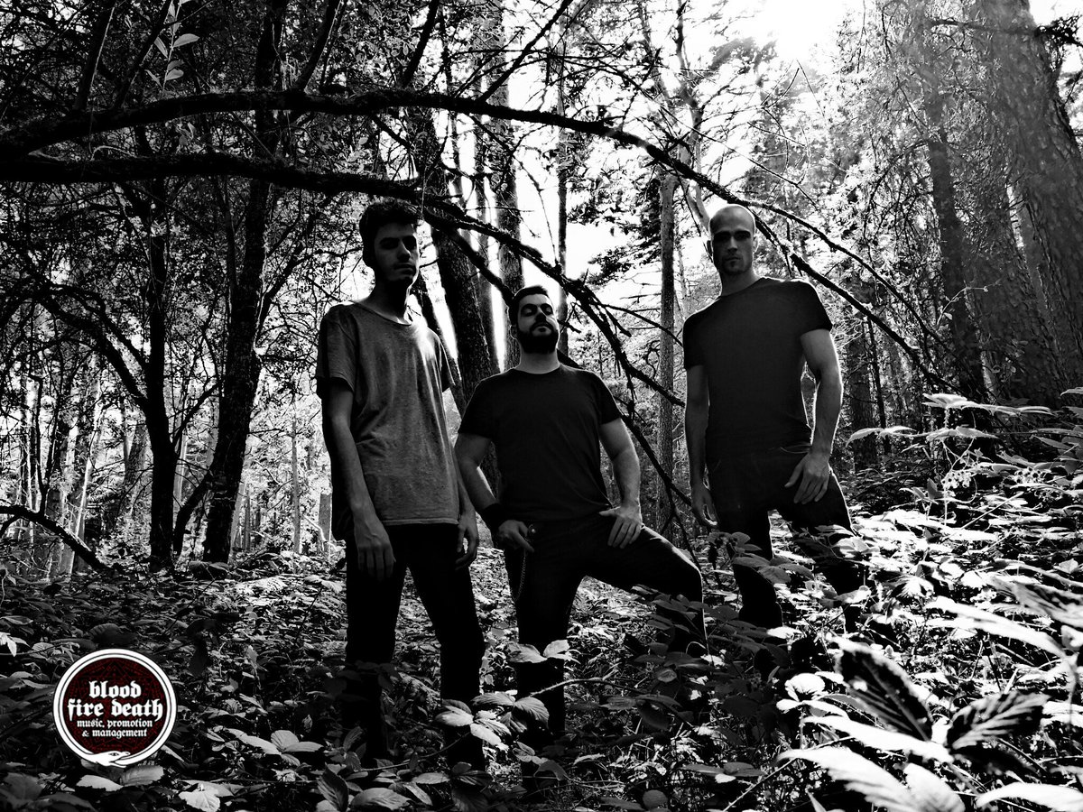 ¡<a href="/MAD__ERA/">MAD-ERA</a>, nueva banda Blood Fire Death! Sorprendente pelotazo groove metal muy deudor de Pantera, aunque también caigan en el industrial e incluso presenten ciertos aires de rock alternativo, cuando no directamente grunge. Conócelos mejor aquí: facebook.com/BloodFirePromo…