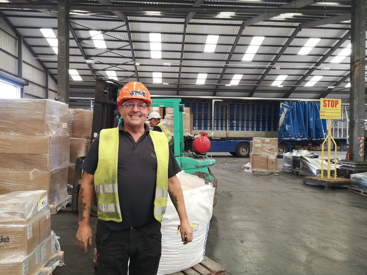 Meet Alan, one of our lovely drivers you may get to meet if he's delivering to you. Say Hi to Alan 👋
#hialan #wedeliver #bristolpalletways #bristol #haulage #solutions #logistics #fullload #partload #ukhaulage #bigblue #safetyfirst