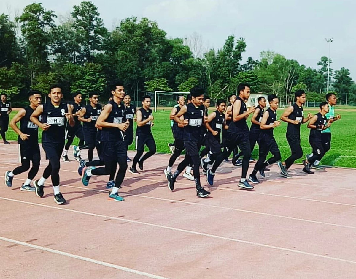naimians29's tweet photo. Selamat kembali ke sesi latihan guys.

When you bring an effort every single day,transformations will happen 🔥 

Always looking forward. #usimfc https://t.co/GZWemC45a5
